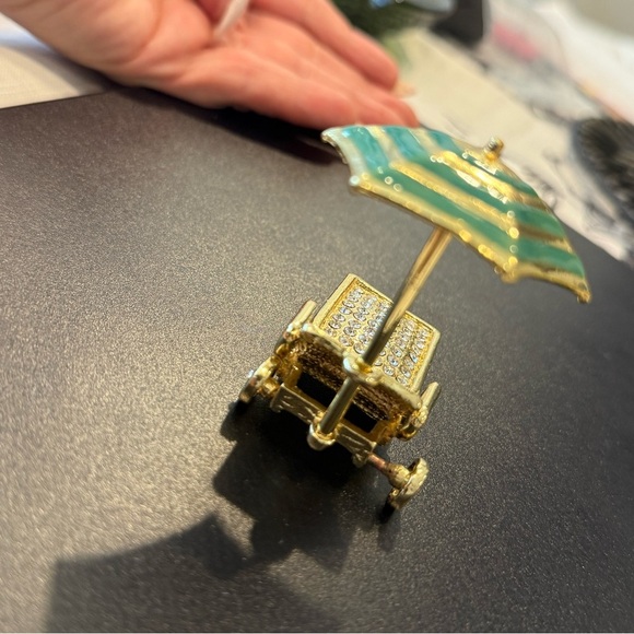 Gold and Green Trinket Lounge Chair - Picture 6 of 8